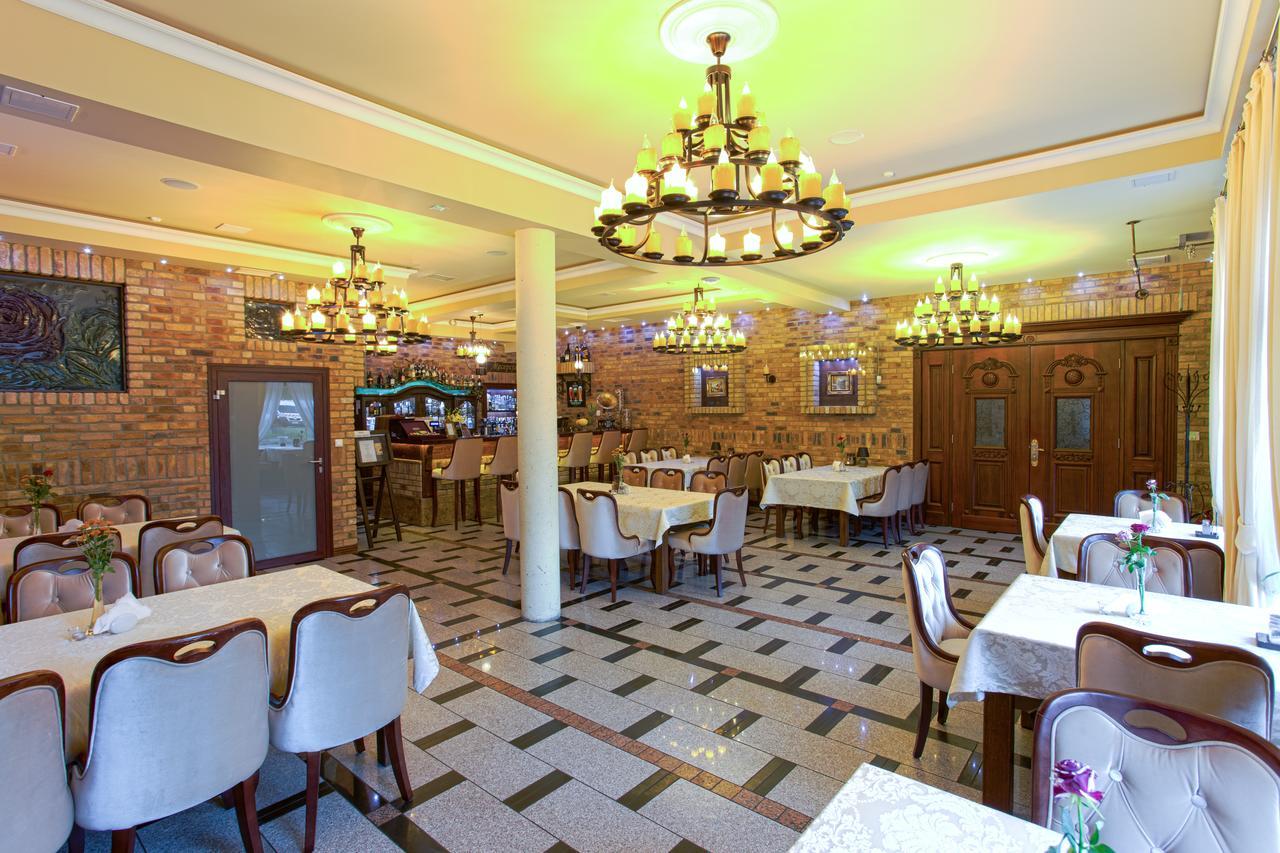 Hotel Roza Kamieniec Wroclawski Extérieur photo