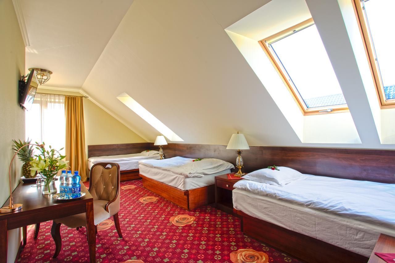 Hotel Roza Kamieniec Wroclawski Extérieur photo