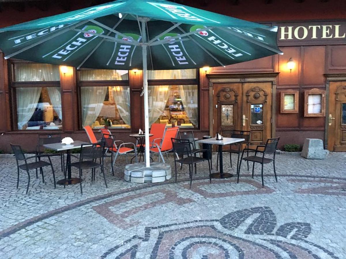 Hotel Roza Kamieniec Wroclawski Extérieur photo